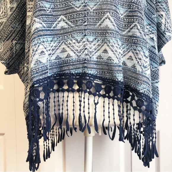 Almost Famous Blue Boho Tribal Print Fringe Poncho Top XL - Picture 8 of 16